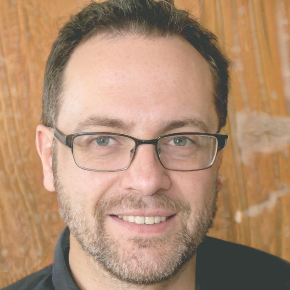 Fletcher Rowe, senior financial analyst with 9 years experience